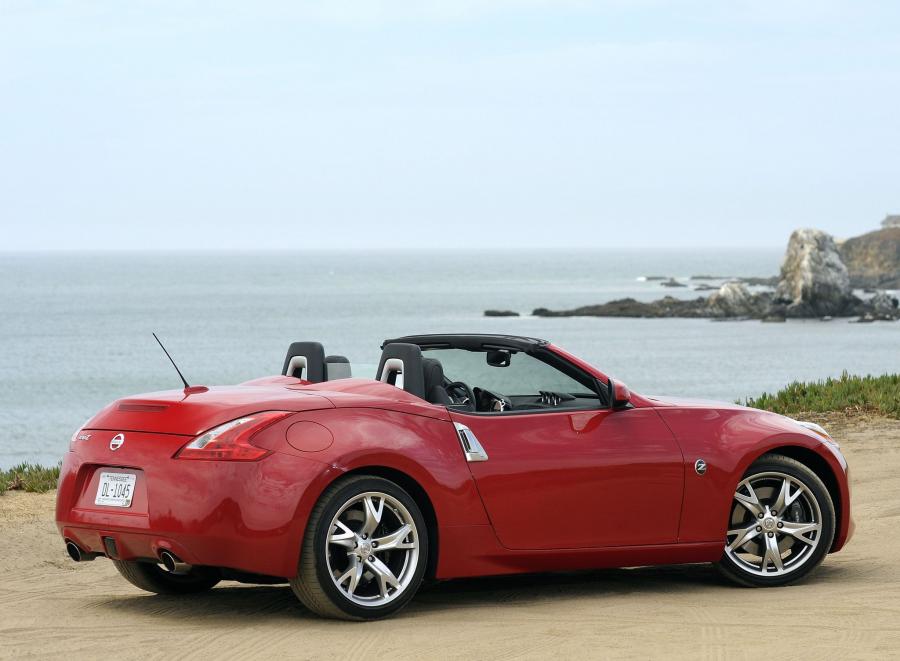  Nissan 370Z Roadster 2009 года  (UK) (фото 7 из 14)